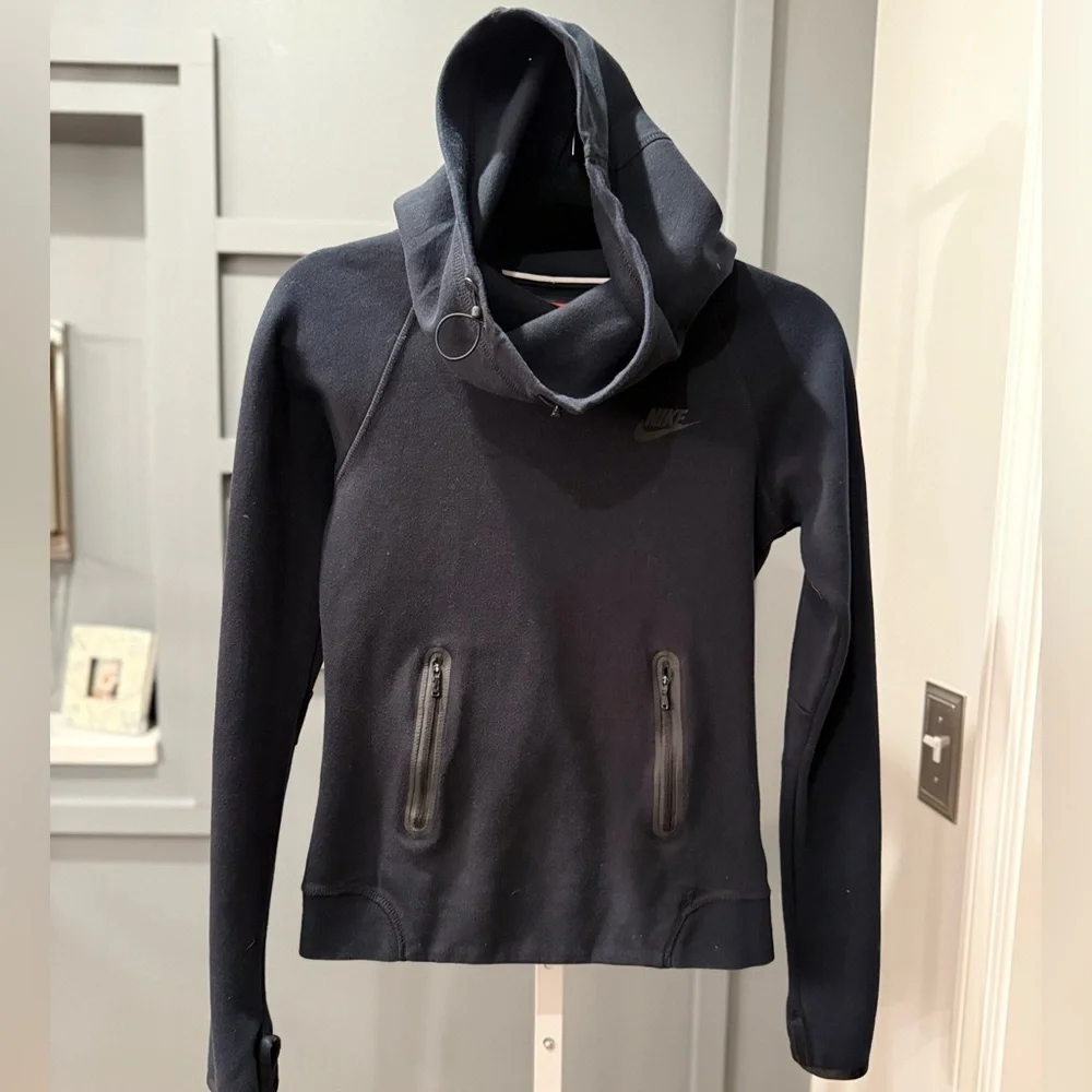 Nike Tech Fleece Women's Hoodie. Black. Size XS.